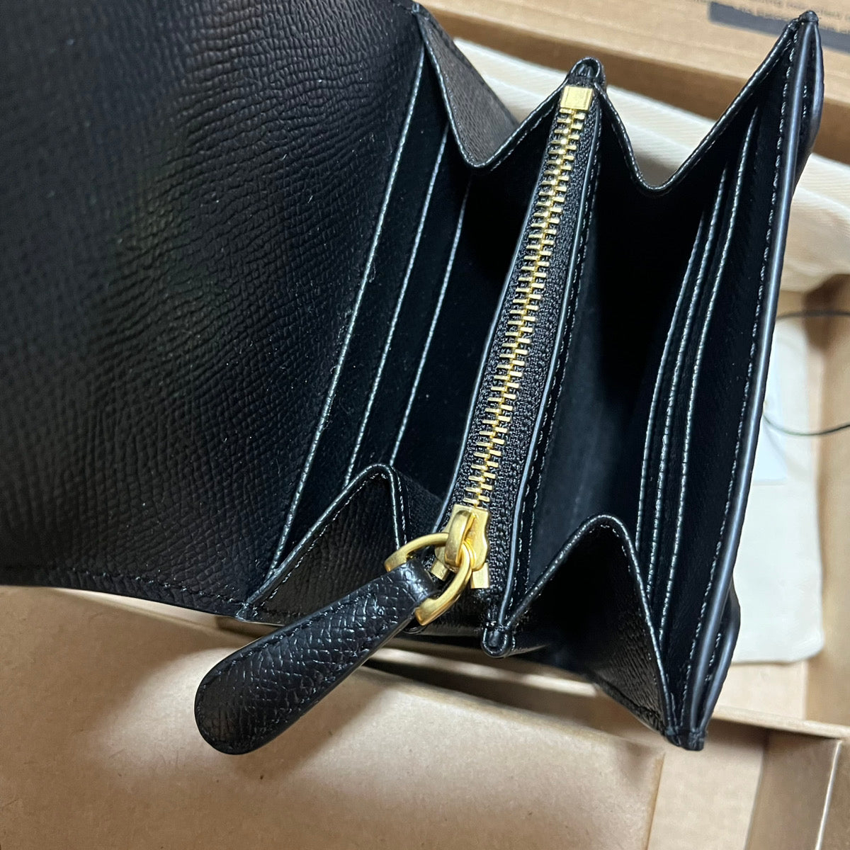 AMI PARIS（アミ パリス）コンパクトウォレット 二つ折り財布