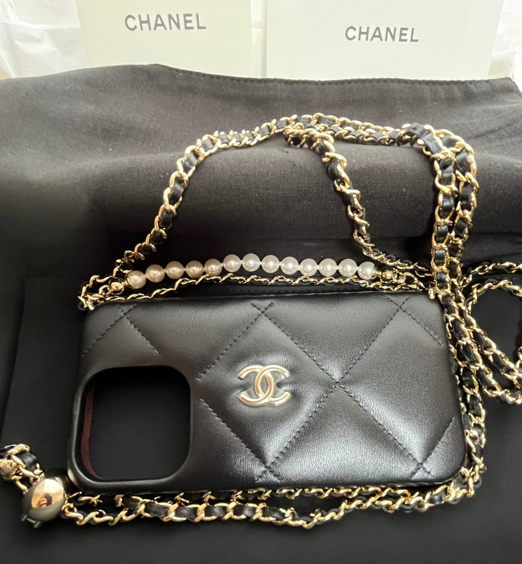 CHANEL★チェーン クラッチ iPhone ケース 15Pro