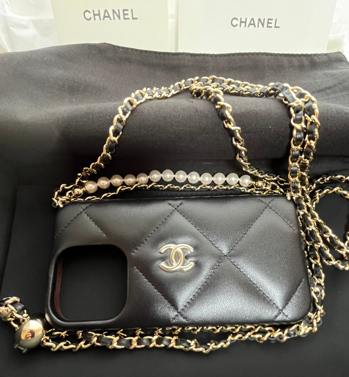 CHANEL★チェーン クラッチ iPhone ケース 15Pro
