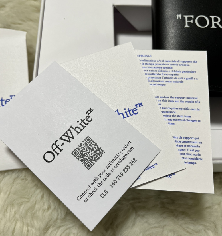 Off-White(オフホワイト) 二つ折り財布フォーマネー ウォレット