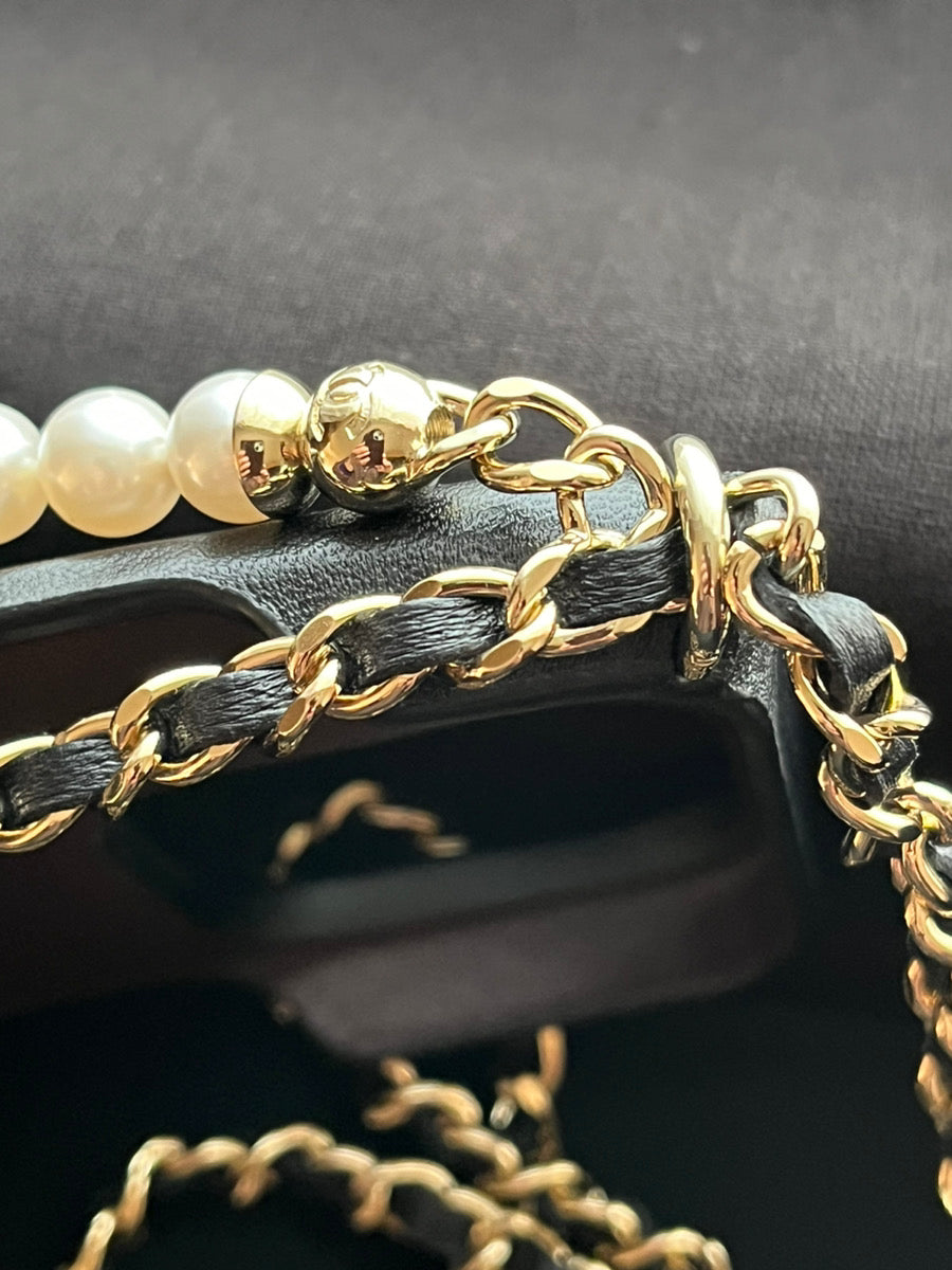 CHANEL★チェーン クラッチ iPhone ケース 15Pro