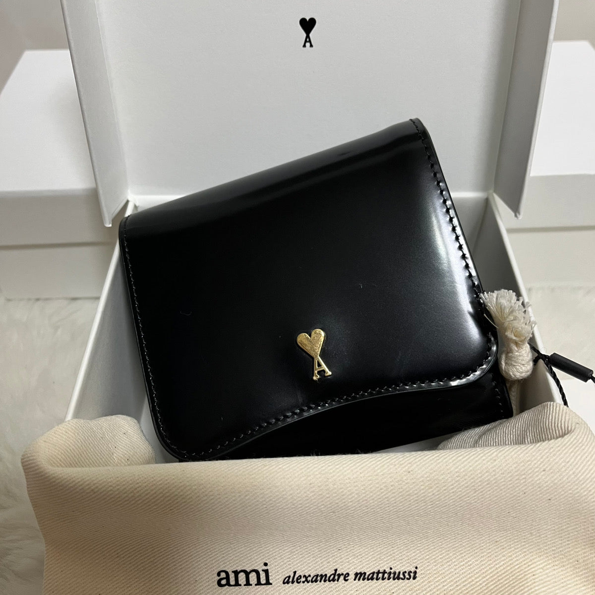 AMI PARIS（アミ パリス）パリ パリ レザー 二つ折り財布 ブラック USL708.AL0139