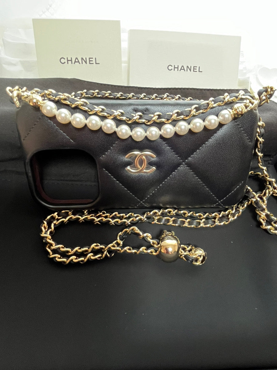 CHANEL★チェーン クラッチ iPhone ケース 15Pro
