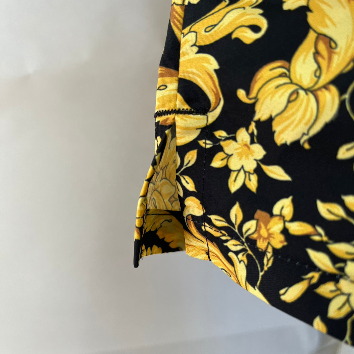 新品未使用 VERSACE(ヴェルサーチ) バロッコ スイムショーツ 水着 サイズL ABU05021A233170A7900
