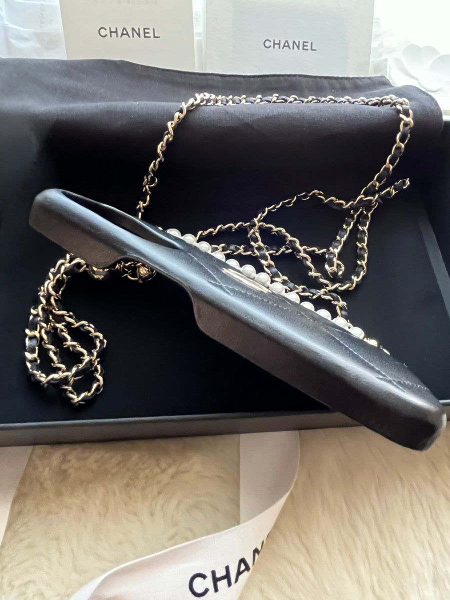CHANEL★チェーン クラッチ iPhone ケース 15Pro