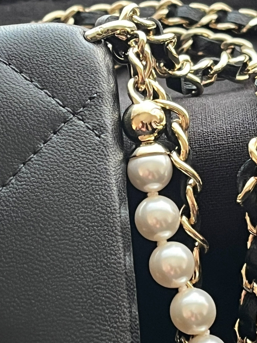 CHANEL★チェーン クラッチ iPhone ケース 15Pro