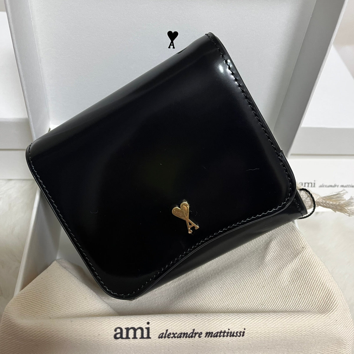 AMI PARIS（アミ パリス）パリ パリ レザー 二つ折り財布 ブラック USL708.AL0139