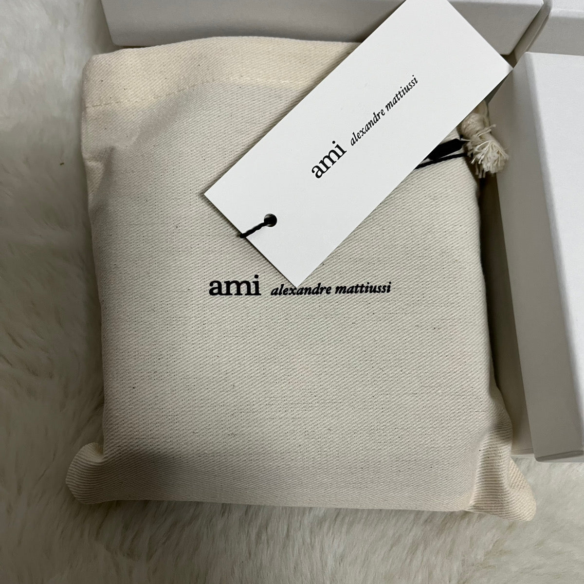 AMI PARIS（アミ パリス）パリ パリ レザー 二つ折り財布 ブラック USL708.AL0139