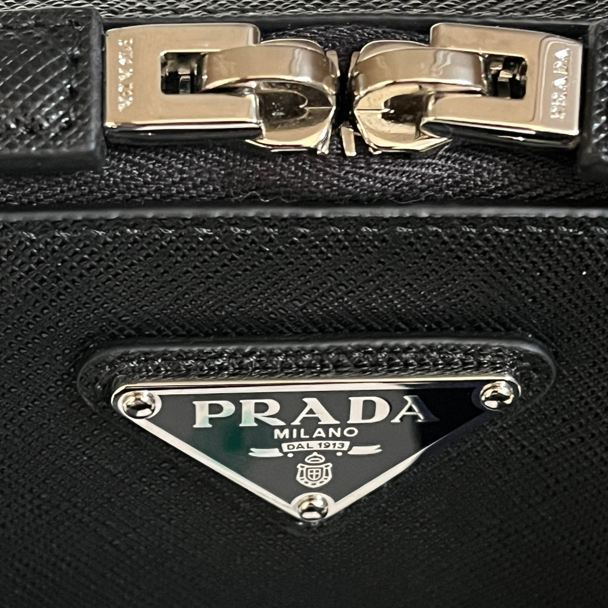 【ご注文可能】PRADA ブリック クロスボディバッグ