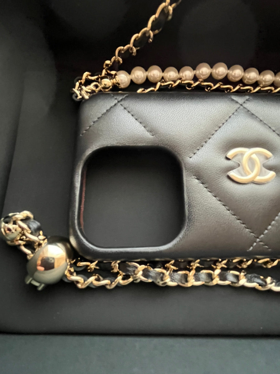 CHANEL★チェーン クラッチ iPhone ケース 15Pro