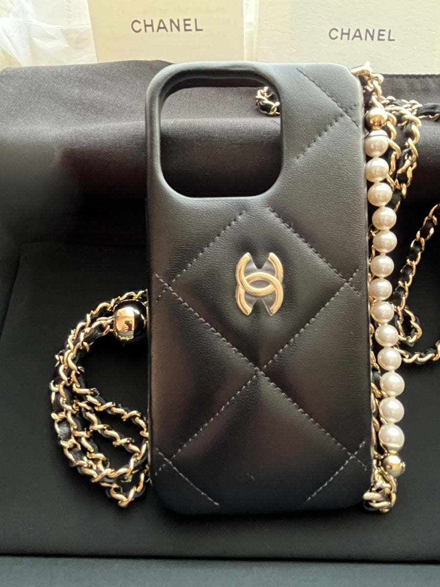 CHANEL★チェーン クラッチ iPhone ケース 15Pro