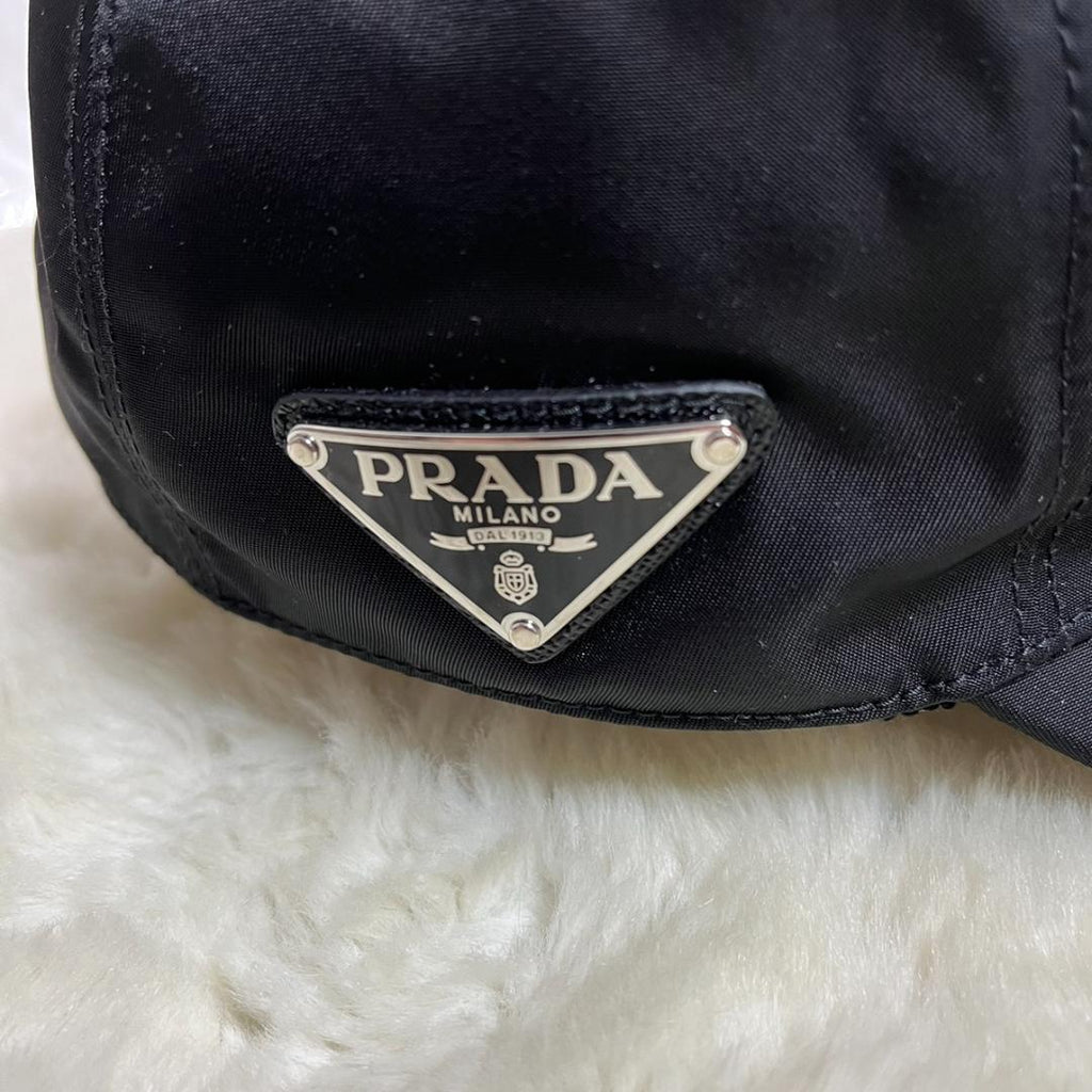 PRADA プラダ リナイロン ロゴ キャップ ブラック M シルバーロゴ