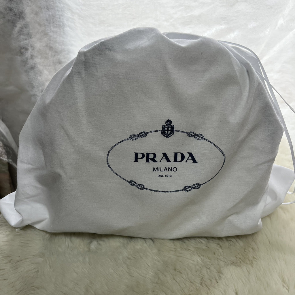PRADA(プラダ) ロゴ バケットハット ブラック
