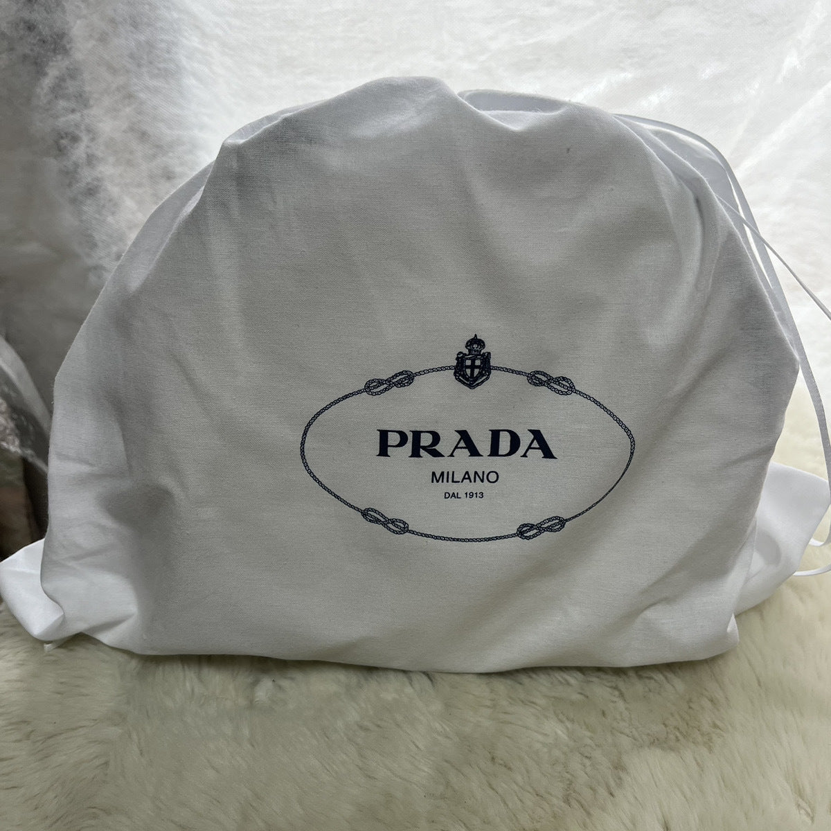 PRADA(プラダ) ロゴ バケットハット ブラック