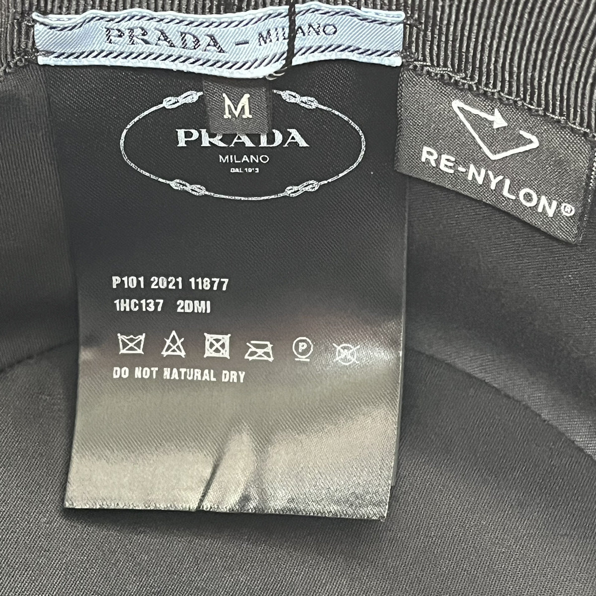 PRADA(プラダ) ロゴ バケットハット ブラック