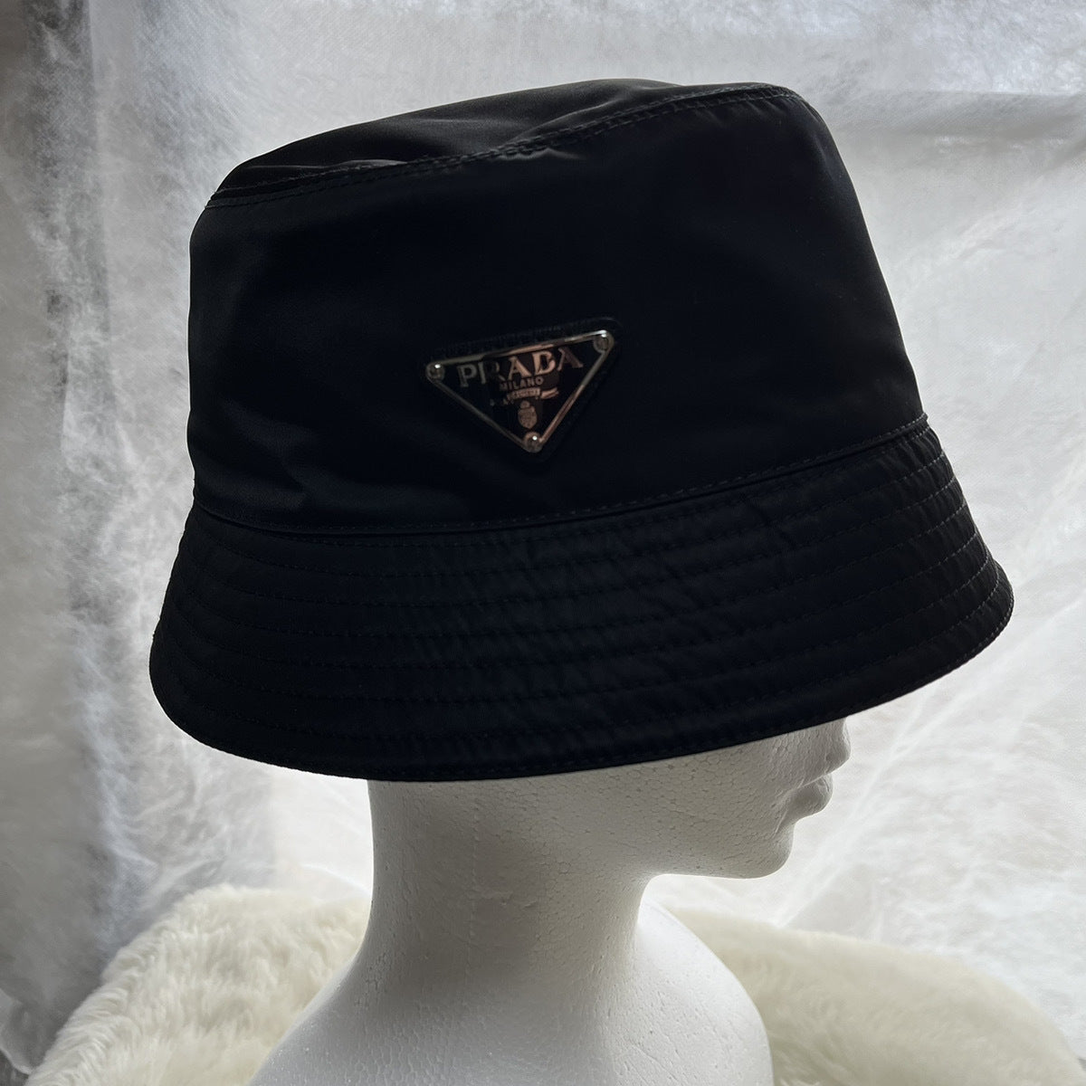 PRADA(プラダ) ロゴ バケットハット ブラック