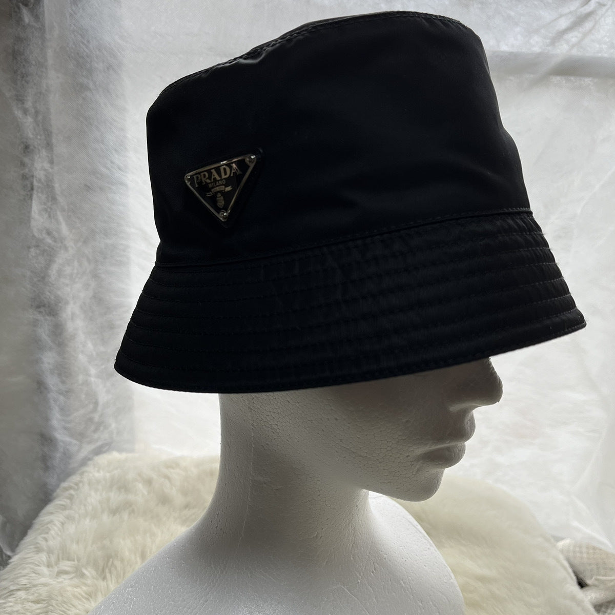 PRADA(プラダ) ロゴ バケットハット ブラック