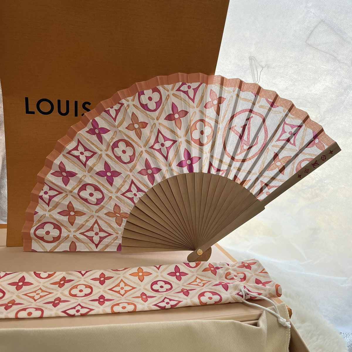 プレゼントに最適 ★LV★ルイヴィトン ファン タイルズ 扇子 ポーチ付